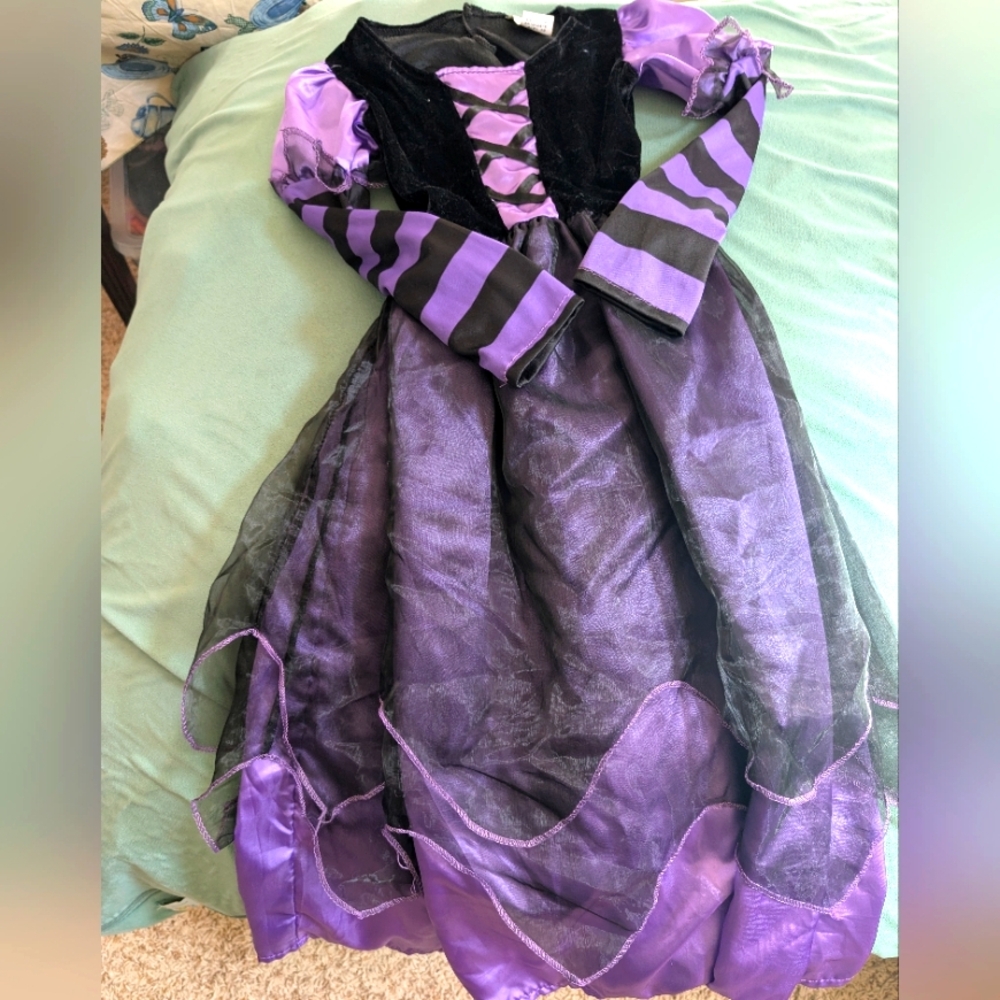 Box#23    Girl's Witch Costume